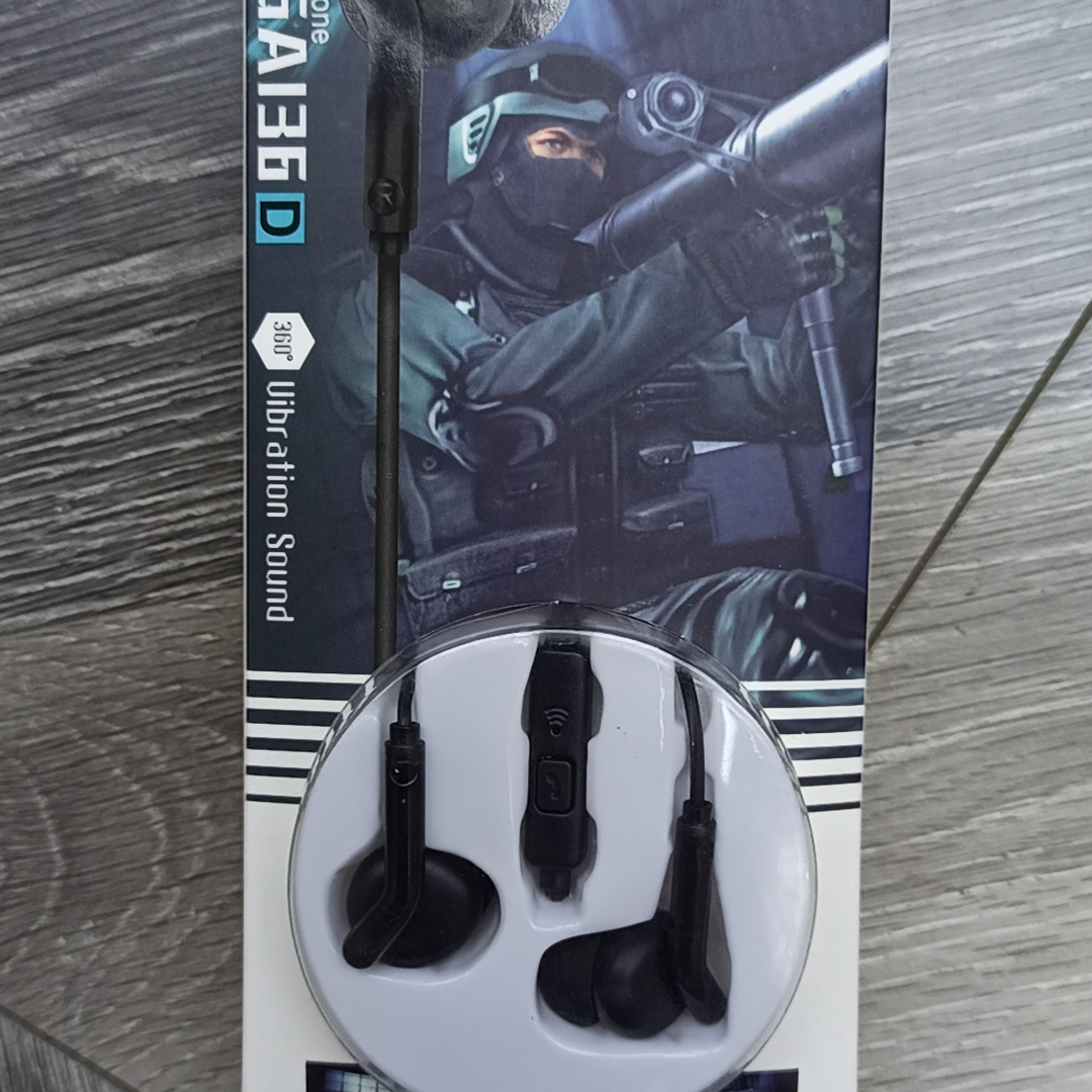 Beautiful color wire control in-ear K-headphones sports game universal headphones