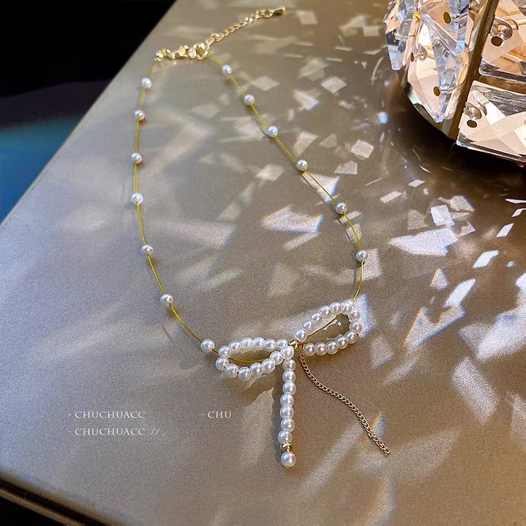 Pearl bow necklace for women's summer, a light luxury and niche design with a fairy-like charm. 2021 new style collarbone chain detail image 2