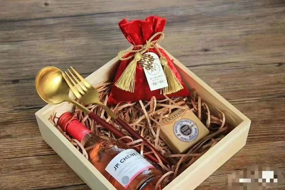 文博纸品 厂家直销 彩色纸丝 碎纸丝 填充纸丝 拉菲草 鸡窝草 礼品填充物产品图