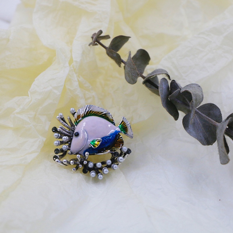 New European and American Marine fish corals accessories coral pearl fish drop oil high-grade brooch manufacturers direct supply