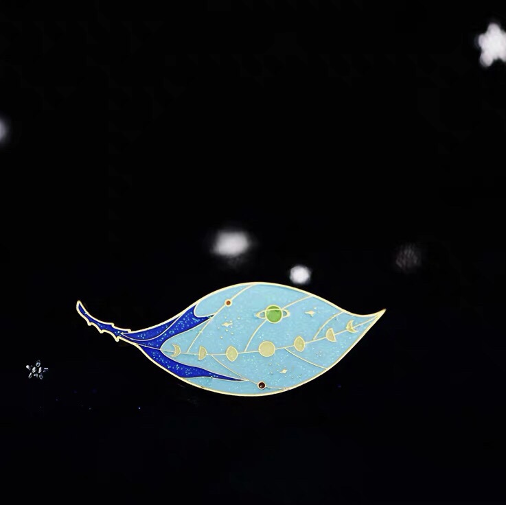 Leaf brooch