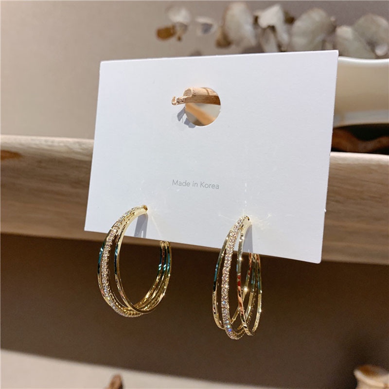 Middle with drill C-ring. Delicate and luxurious.