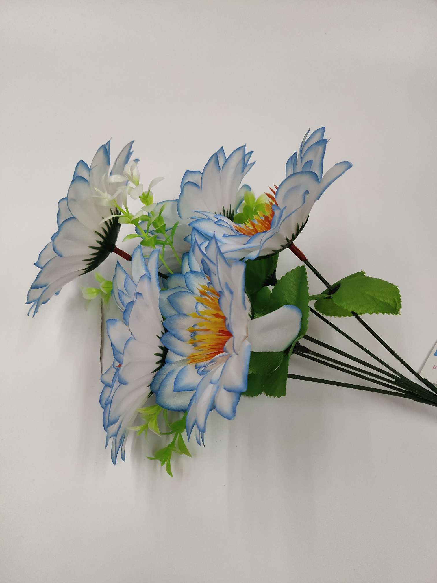 Factory direct sales with favorable prices. High-quality, high, medium and low-end artificial flowers, Qingming flowers and other 7-head silk cloth chrysanthemums details Picture