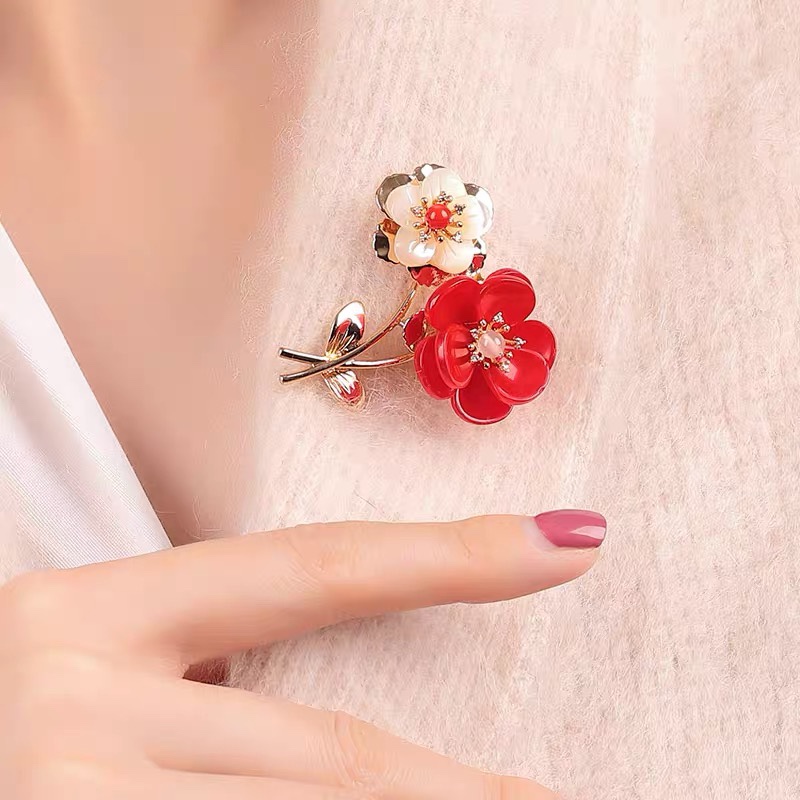 Antique Chinese style brooch Upscale luxury women's sweater Coat pin Corsage shell Red flower cheongsam accessories