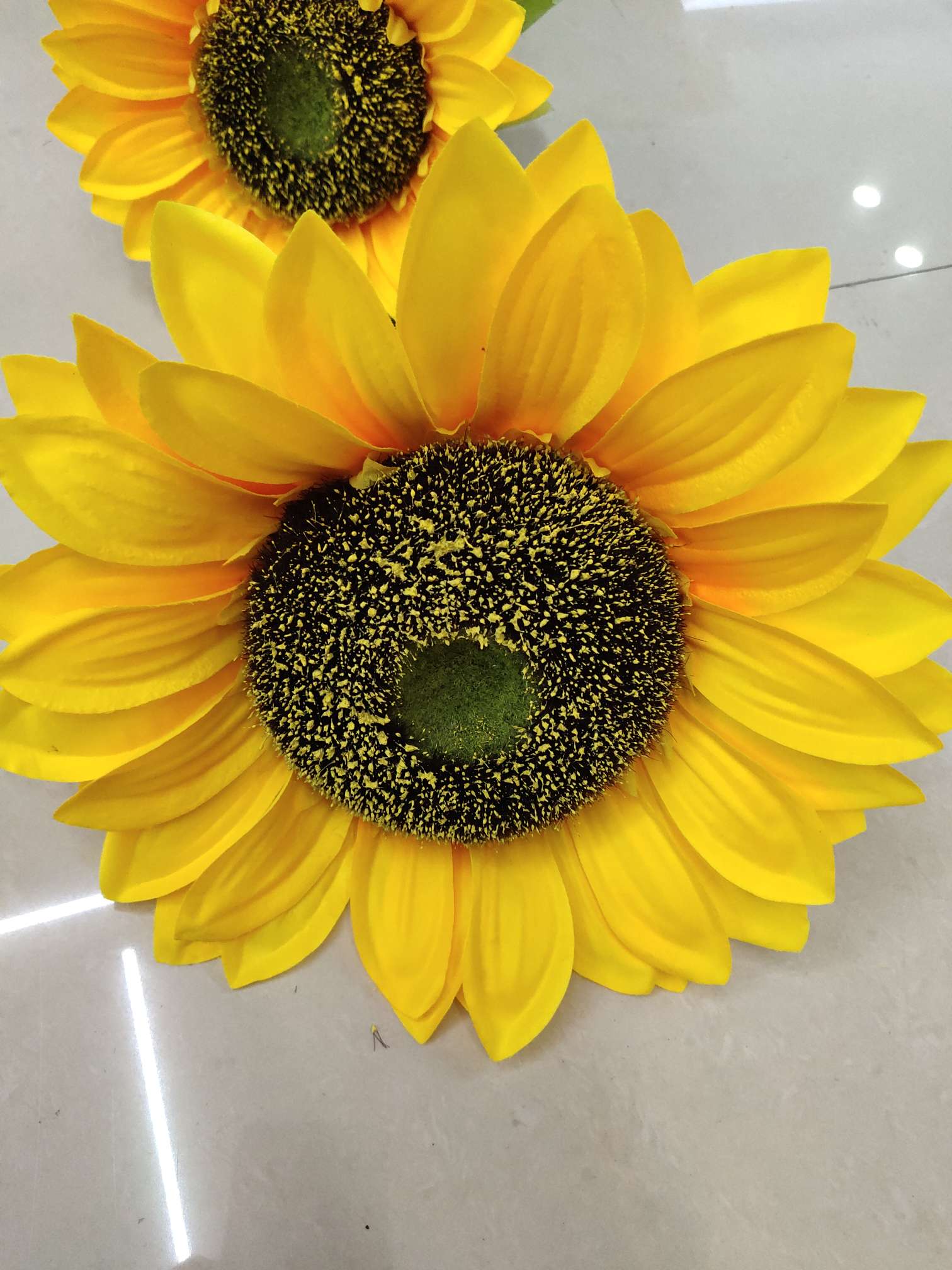 Factory direct sales with favorable prices. High-quality high, medium and low-end artificial flowers, Qingming flowers and other 3 tall sunflowers with bright colors details Picture