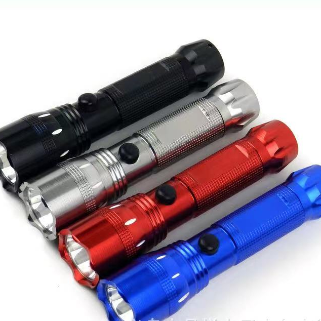 建轻强光电筒铝合金材质手电筒手握式电筒批发01
