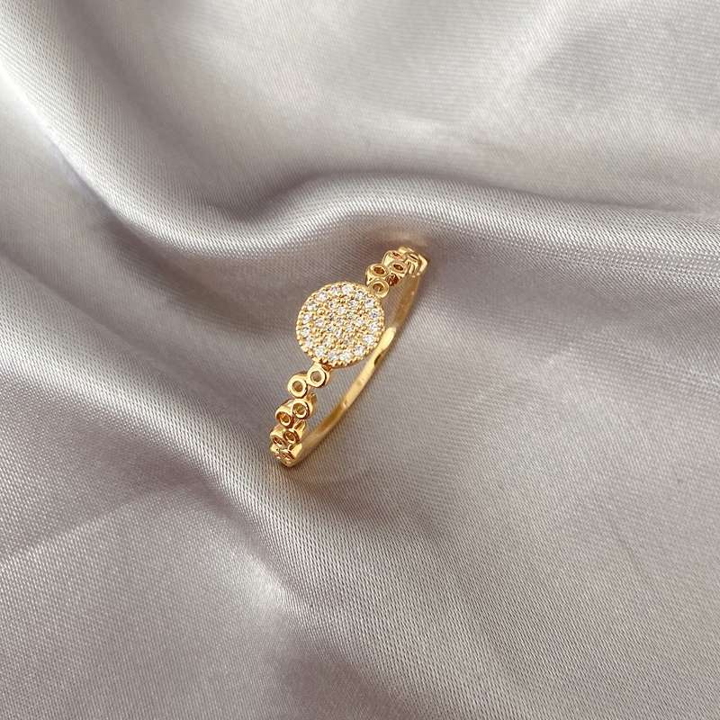 Japanese-style light luxury ring, trendy and niche design for women on Instagram, fashionable and individual. Korean-style internet-famous high-end index finger accessory Application Scenario