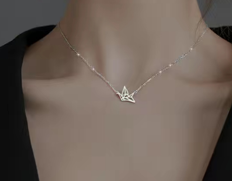 017 Women's necklace: Simple style collarbone necklace, French light luxury niche new product, exquisite pendant details Picture