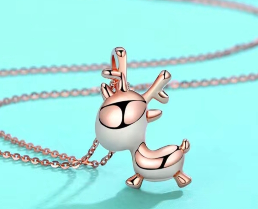 018 Women's necklace: Simple style collarbone neck chain, French light luxury, niche new product, exquisite pendant detail image 4