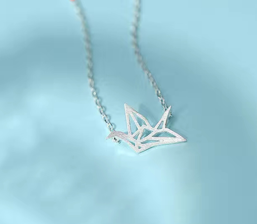 017 Women's necklace: Simple style collarbone necklace, French light luxury niche new product, exquisite pendant Application Scenario