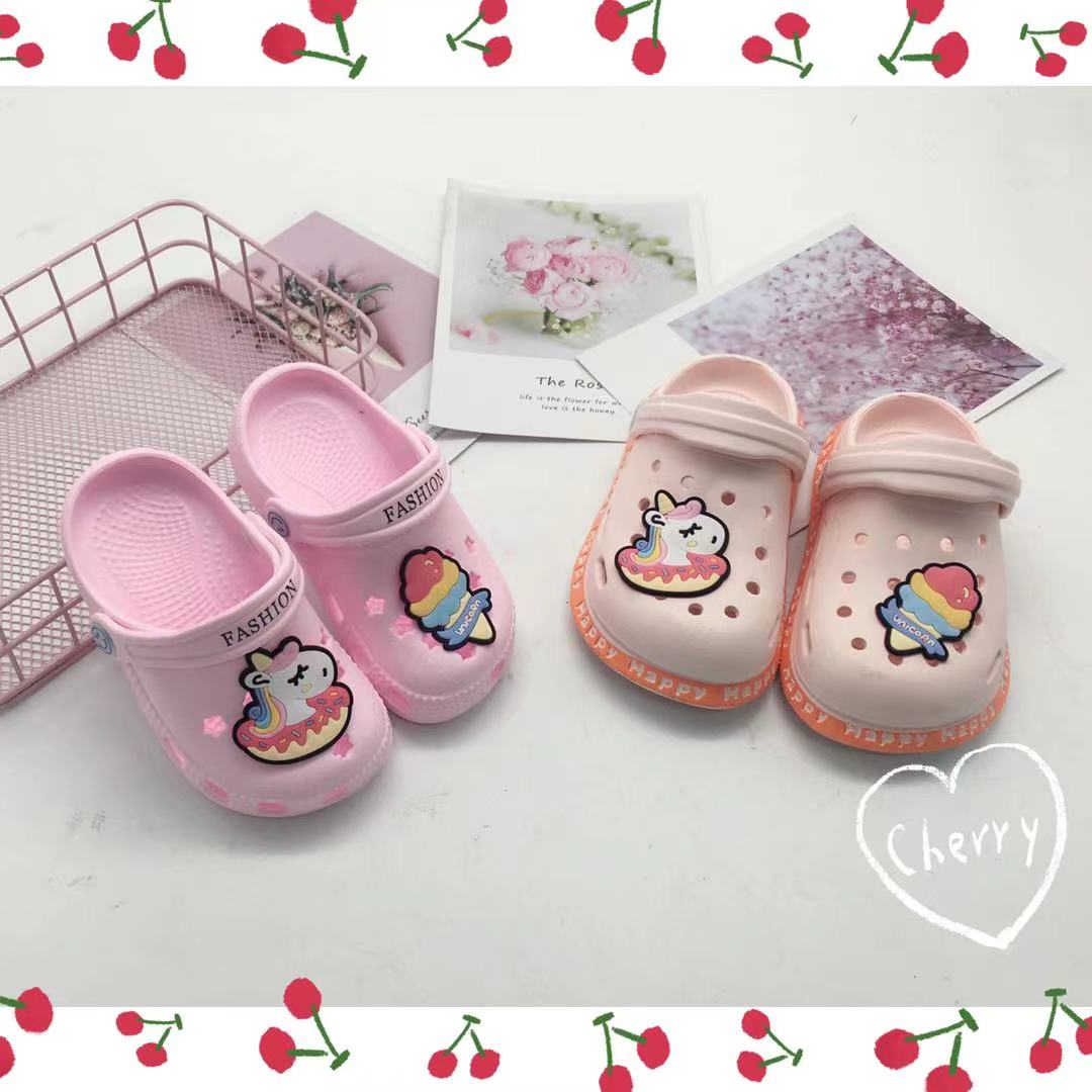 Garden shoes for children in summer 039