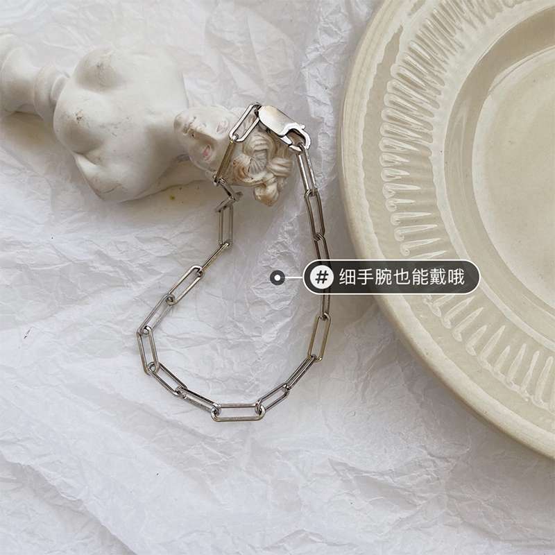 The high-end, niche design of the Korean version of the pendant is simple and individualistic Specification image