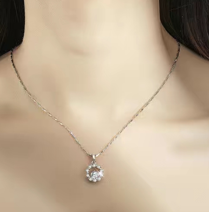 014 Women's necklace: Simple style collarbone necklace, French light luxury niche new product, exquisite pendant detail image 1