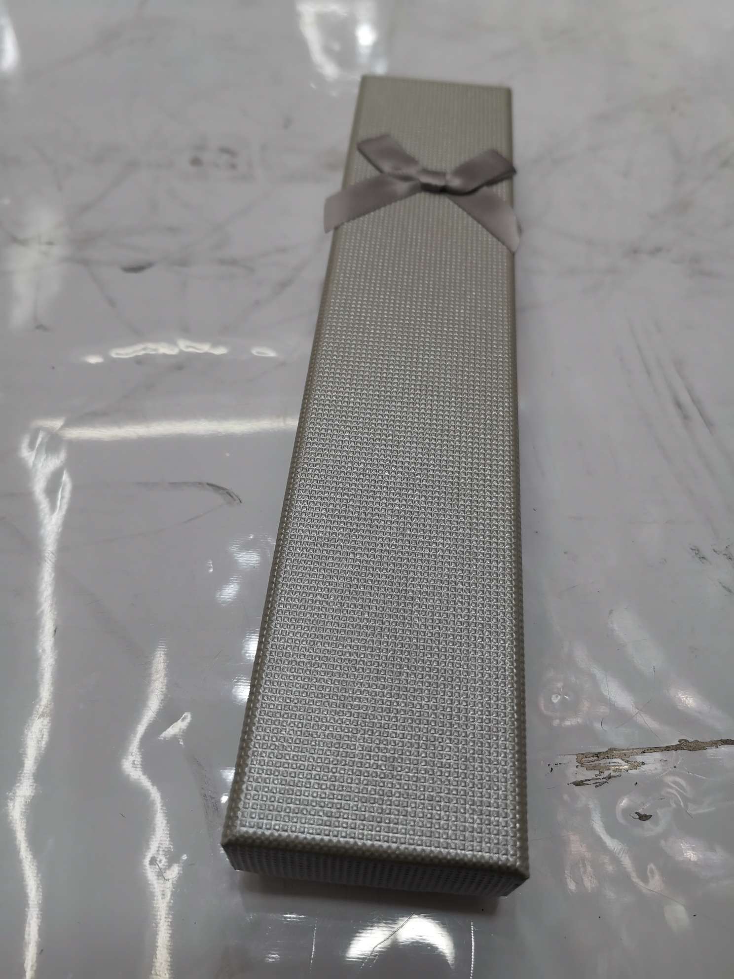 蝴蝶结盒子226白底实物图