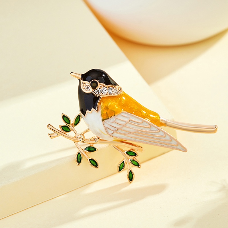 European and American creative brooch European and American vintage alloy bird rhinestone fashion hipster Swallow pin custom female