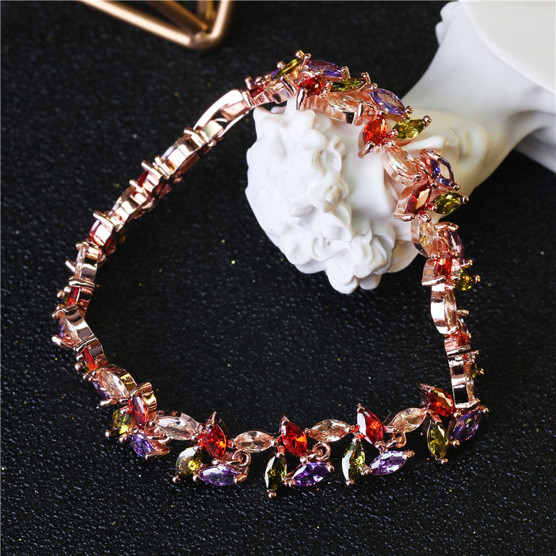 The Leaf Copper Zircon bracelet is a creative women's wristband with a new European and American style, a fashionable cross-border accessory for trendsetters detail image 4