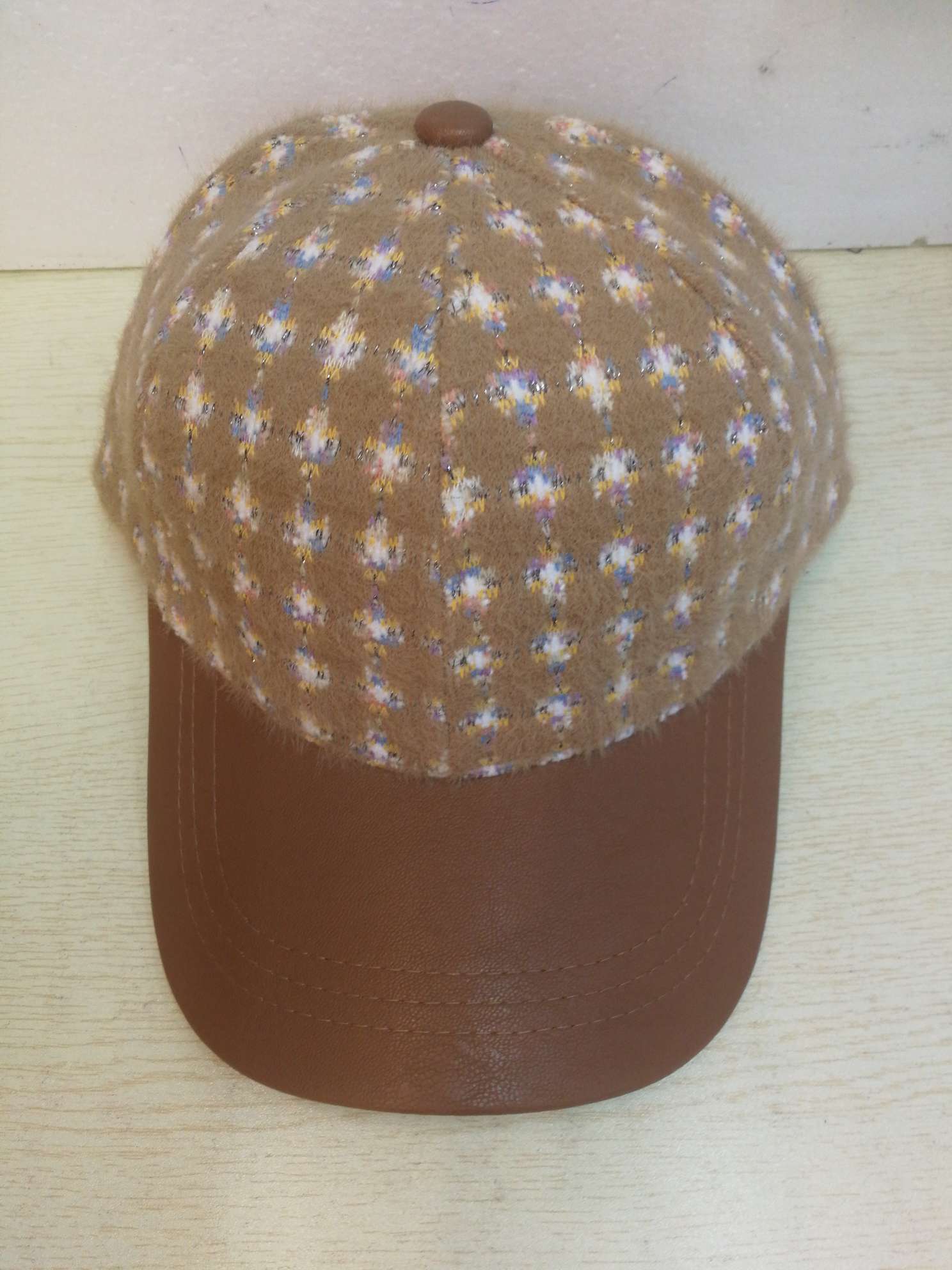 Xinxin Hat Industry's women's hats have been transformed into fashionable adult caps and baseball caps for autumn and winter Specification image