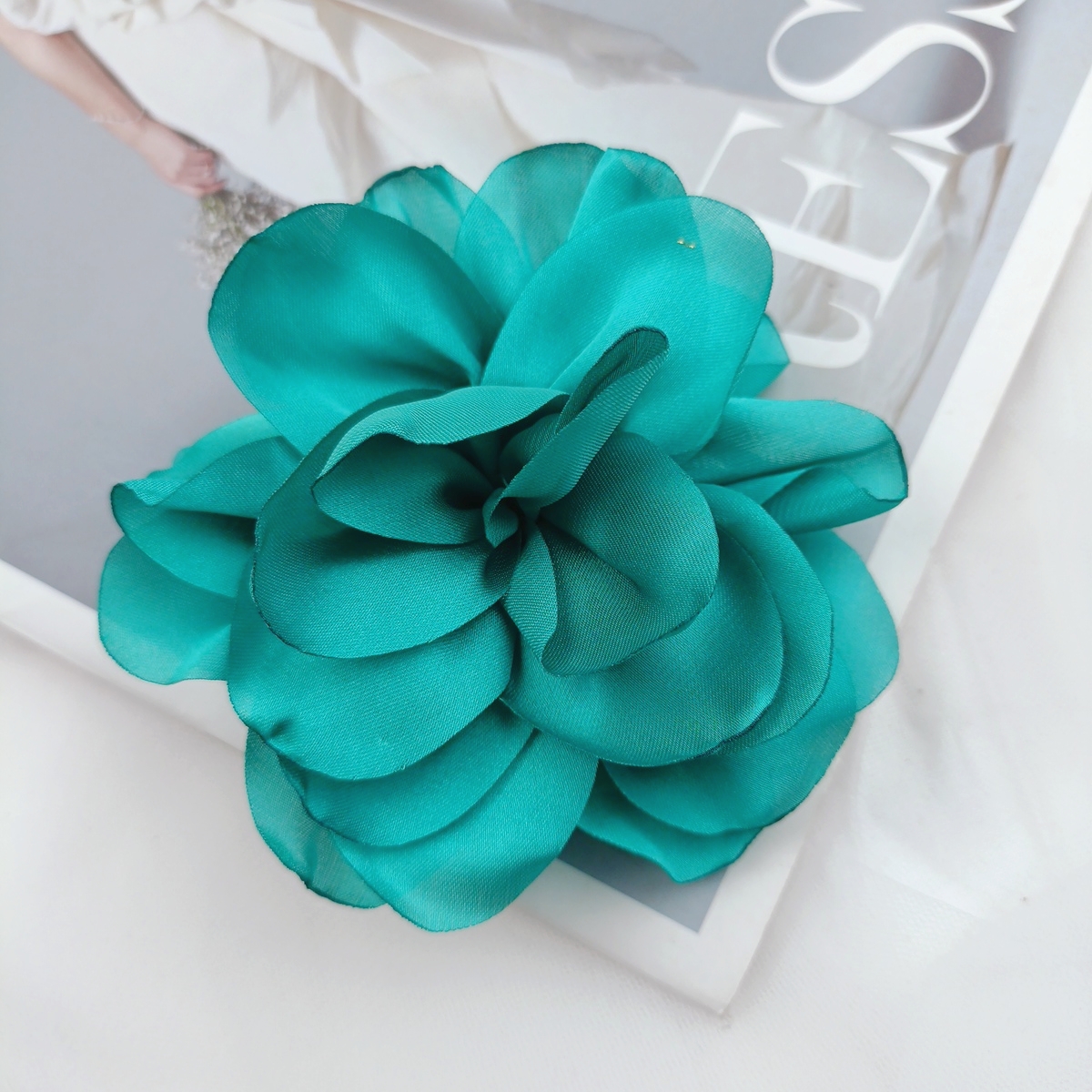 嘉兰花环义乌工厂直销高贵气质蓝绿色礼服面料胸花鞋帽配饰花朵胸针