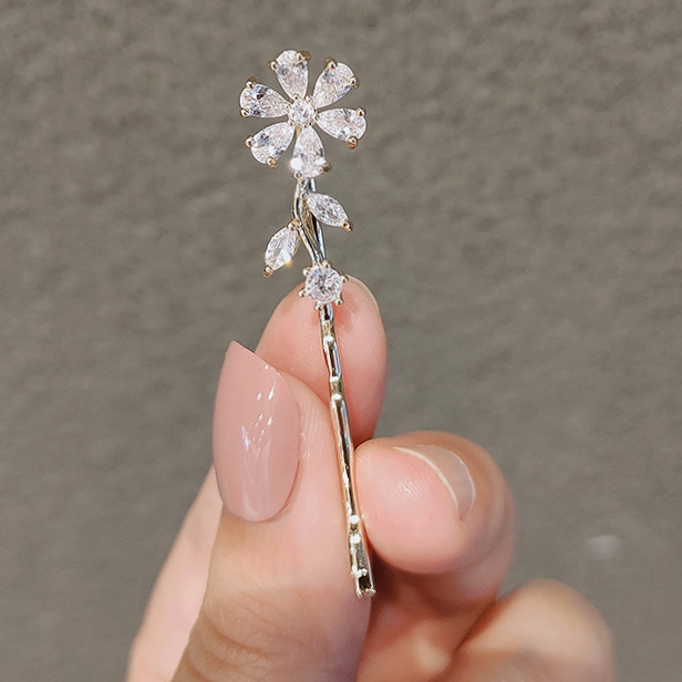 Small tin clip