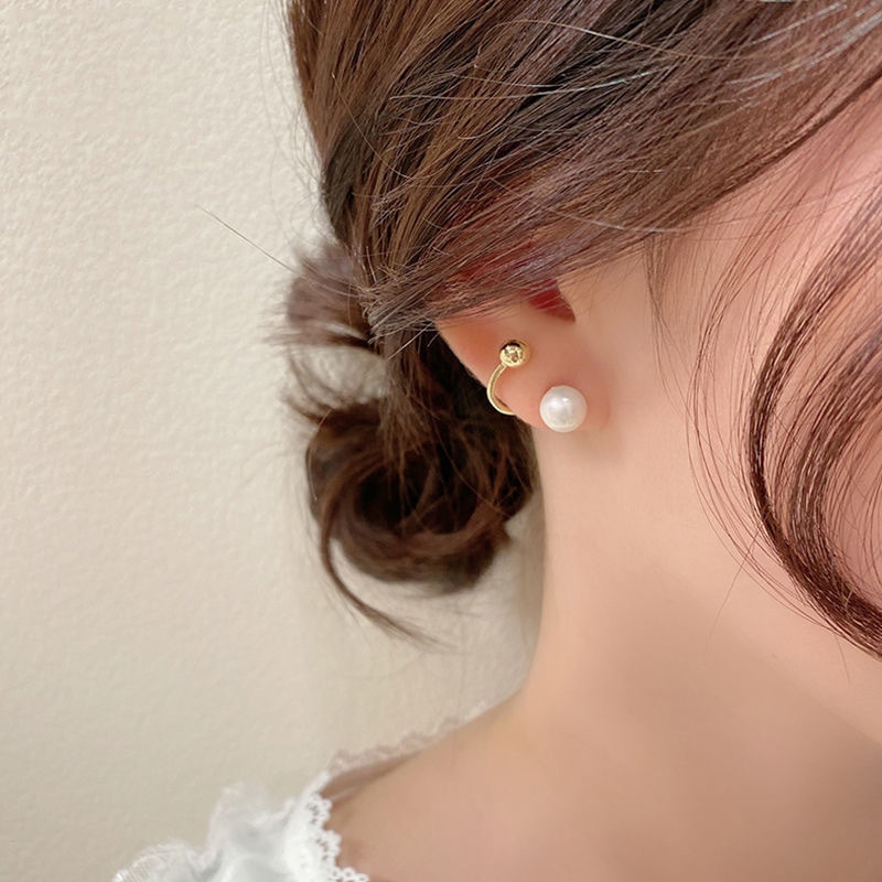 Unique pearl earrings, elegant temperament.