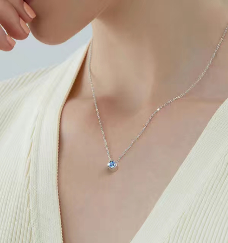 005 Women's necklace, simple style collarbone neck chain, French light luxury niche new product, exquisite pendant detail image 4