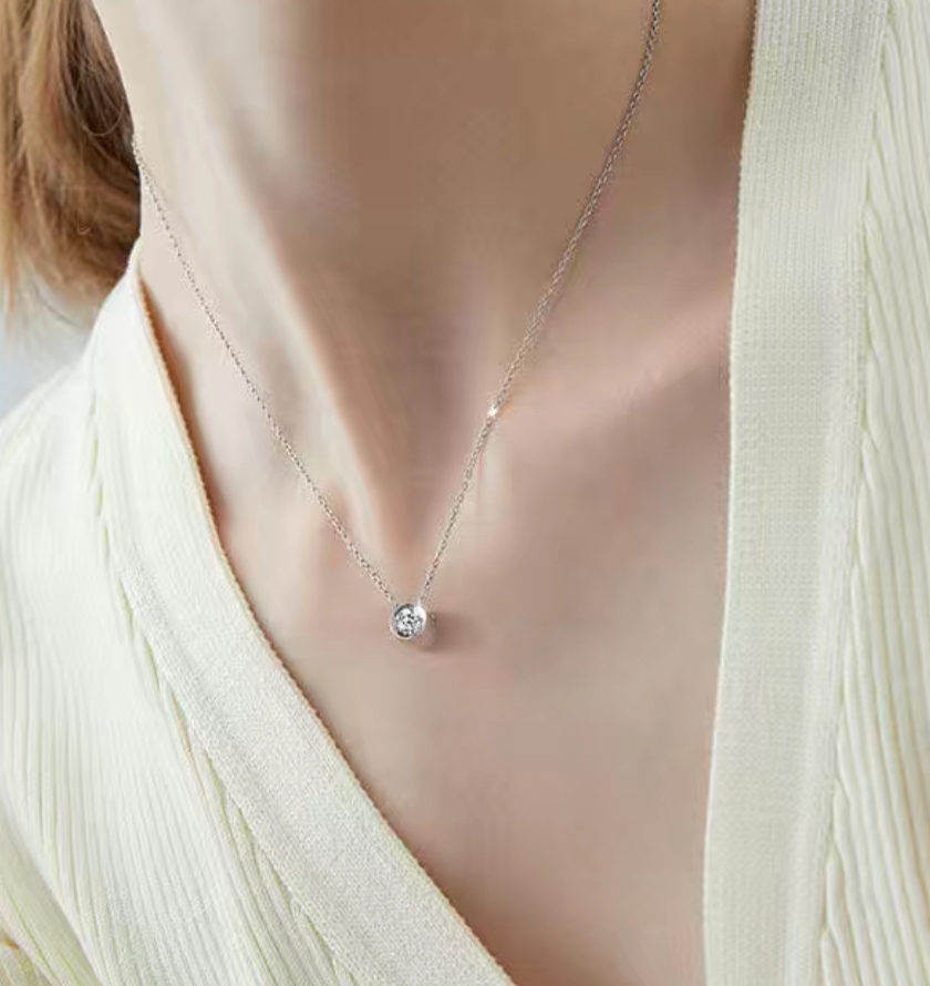 005 Women's necklace, simple style collarbone neck chain, French light luxury niche new product, exquisite pendant detail image 5