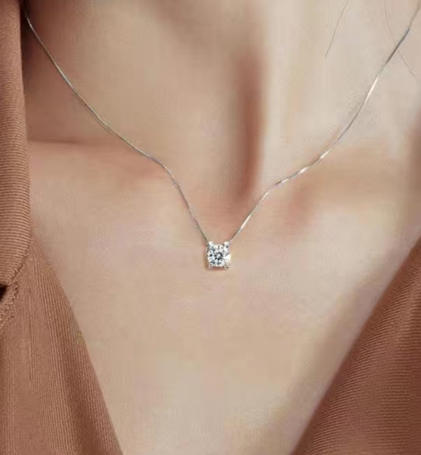 003 Women's necklace: Simple style collarbone necklace, French light luxury niche new product, exquisite pendant Item Picture
