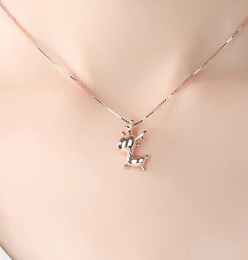 018 Women's necklace: Simple style collarbone neck chain, French light luxury, niche new product, exquisite pendant detail image 2