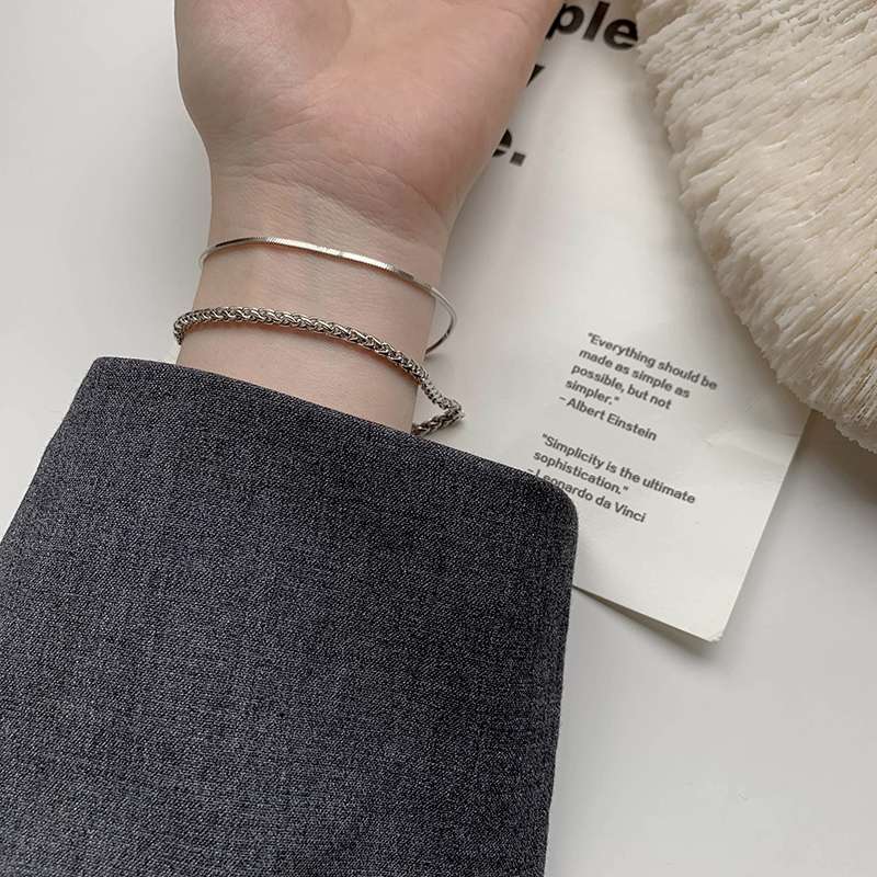 The women's Instagram trendy hip-hop niche design of the bracelet is simple, elegant and can be layered with men's jewelry Specification image