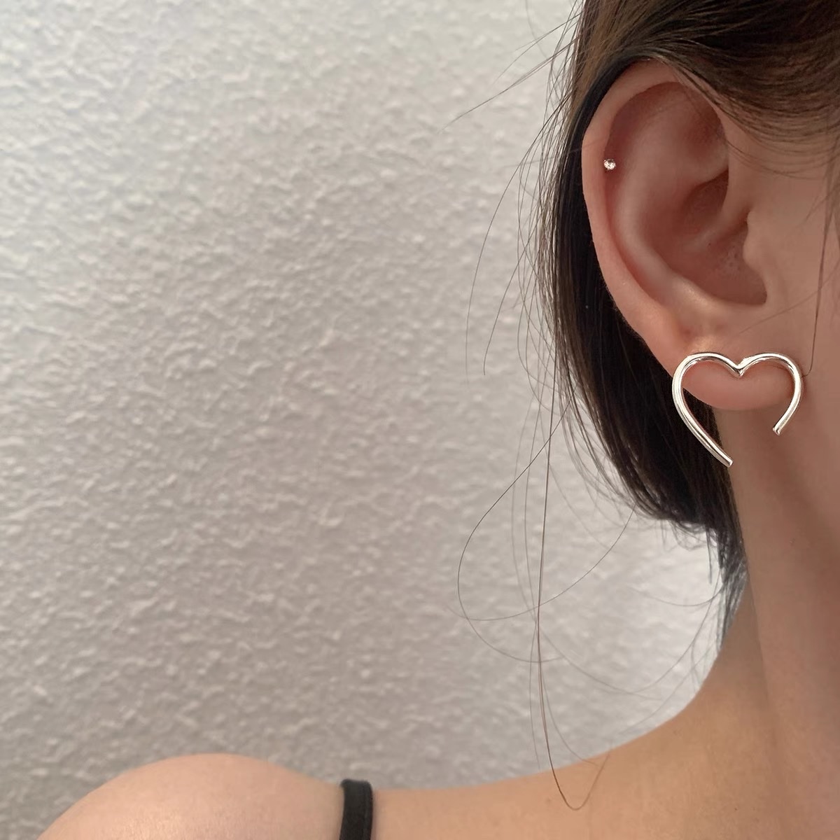 All-925 sterling silver sparkling diamond pearl ear buckles, simple women's summer trendy texture, heavy industry cold style, light luxury earrings 7 details Picture