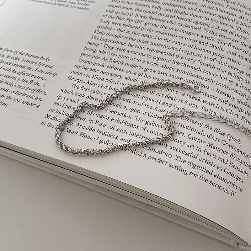The women's Instagram trendy hip-hop niche design of the bracelet is simple, elegant and can be layered with men's jewelry Application Scenario