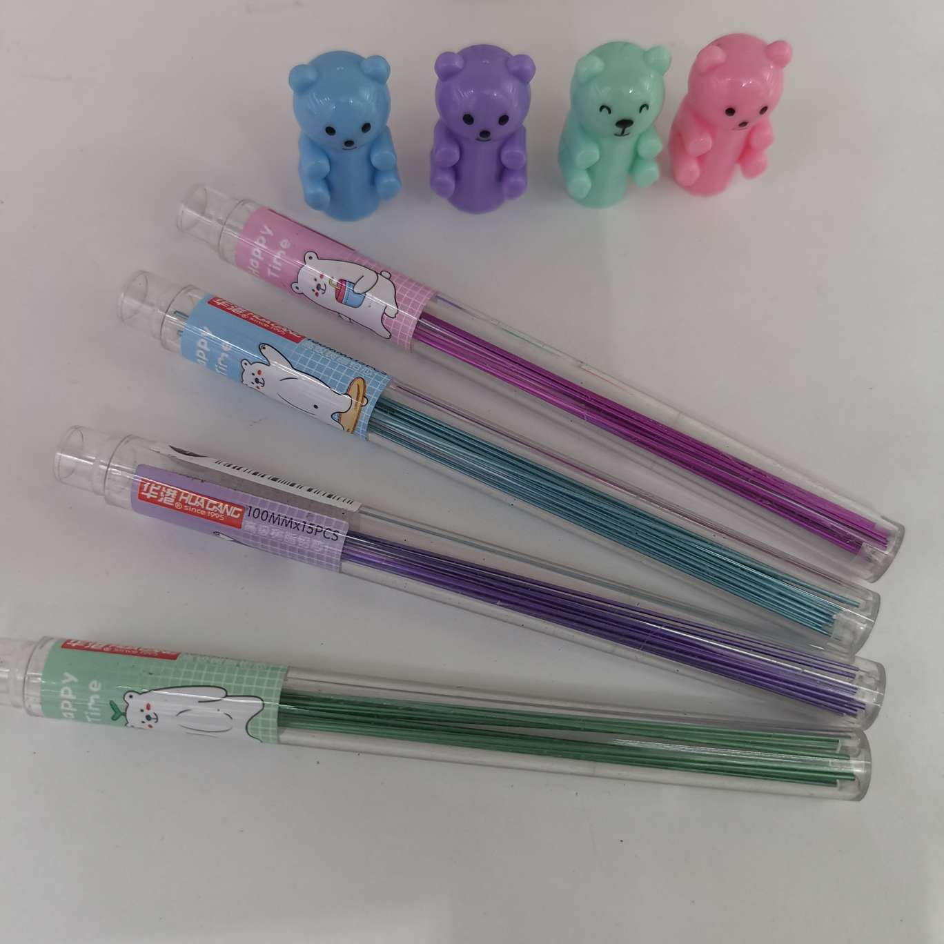 High-grade resin lead core, cartoon-head shaped color-coated pencil lead, display and packaging, 48 pieces per color set, 2,304 pieces per box. Application Scenario