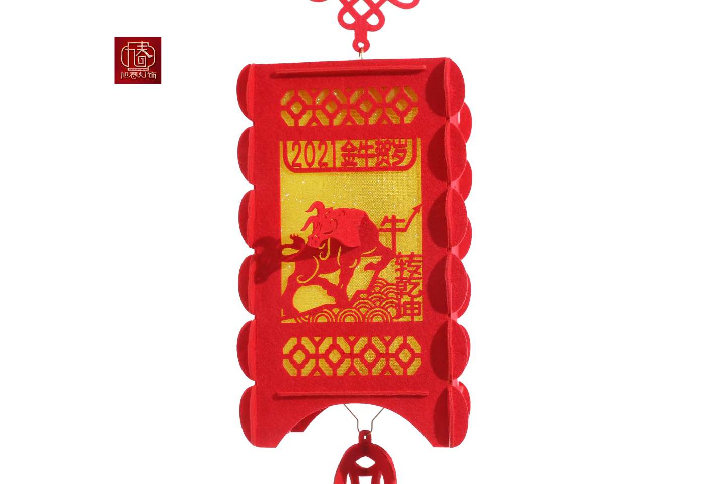 Spring Festival plush small lanterns are hung on trees as New Year decorations. Big red outdoor bonsai are used for indoor decoration during the Spring Festival Application Scenario