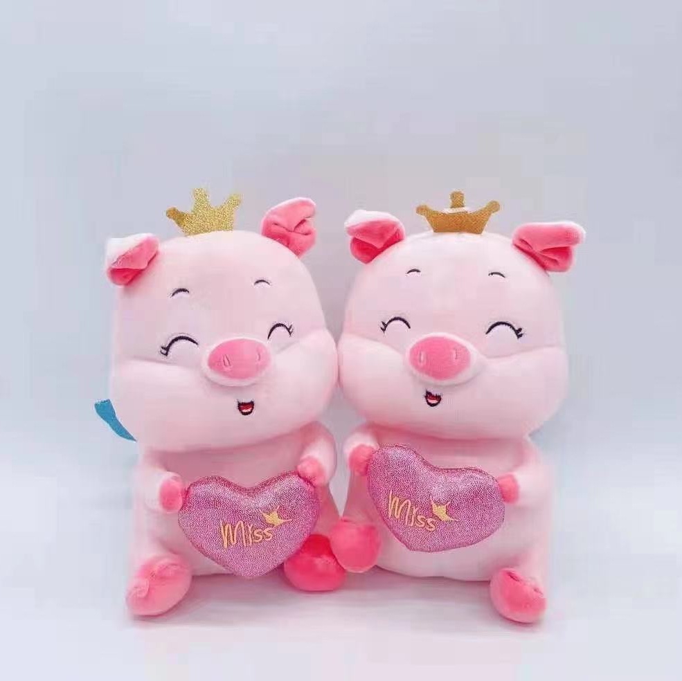 Crown hug pig