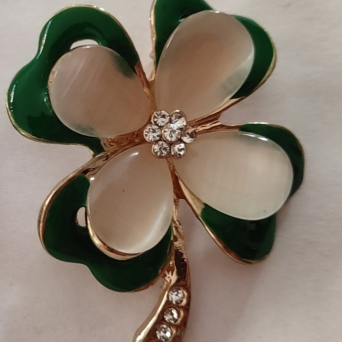Shell clover brooch