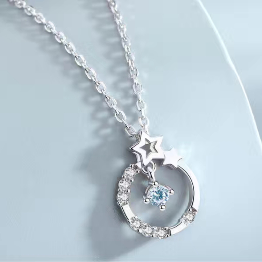 014 Women's necklace: Simple style collarbone necklace, French light luxury niche new product, exquisite pendant