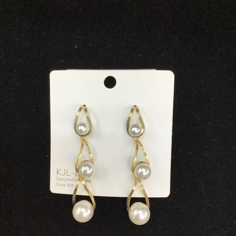 South Korea Dongdaemun bean tassel earrings 2021 new cold wind round ball metal earrings women's summer earrings exquisite details exquisite matte letters small clear new style classic earrings star blogger the same earrings thumbnail