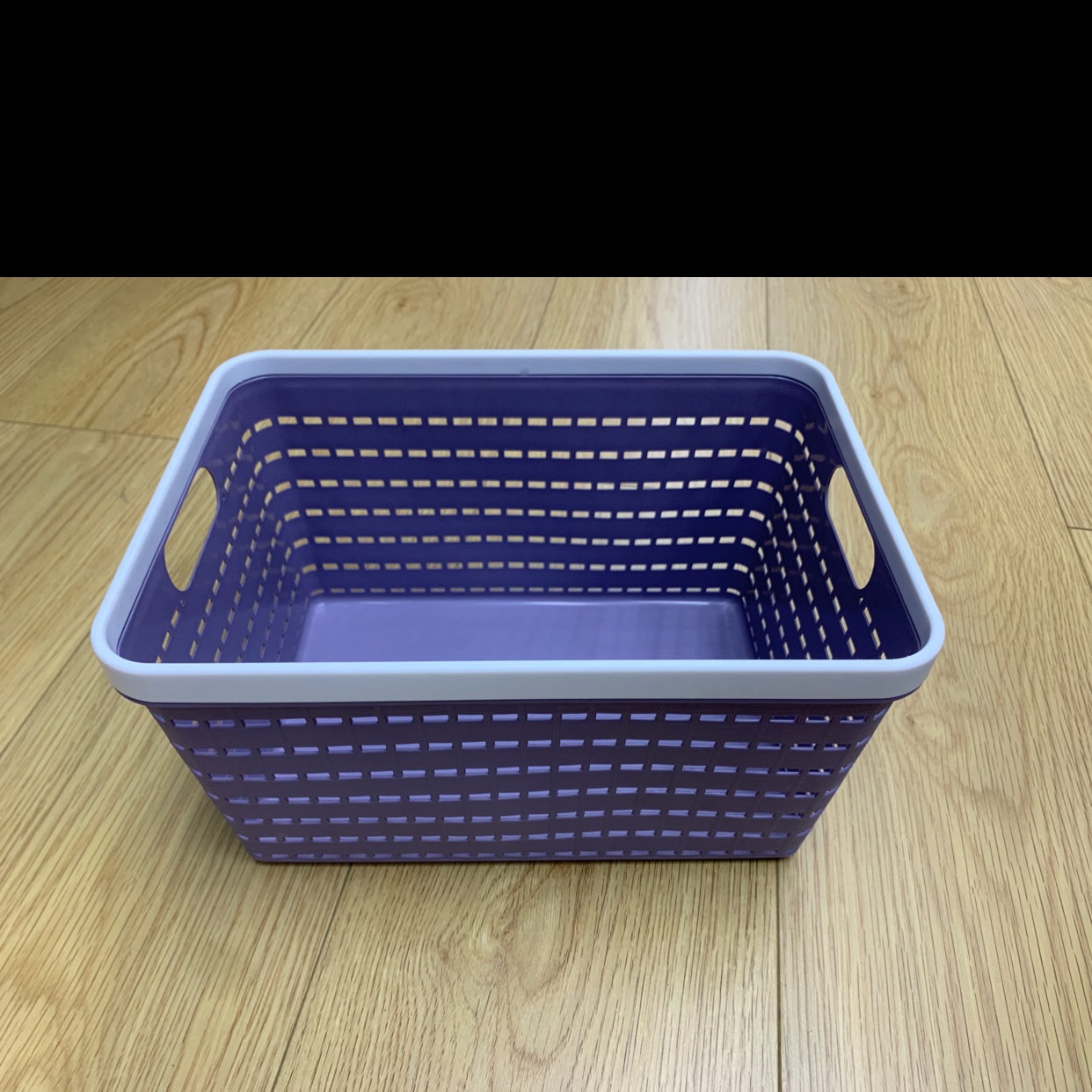长方形横线条收纳篮产品图