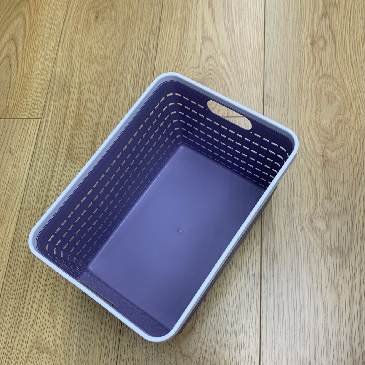 长方形横线条收纳篮白底实物图