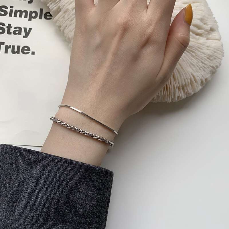 The women's Instagram trendy hip-hop niche design of the bracelet is simple, elegant and can be layered with men's jewelry details Picture