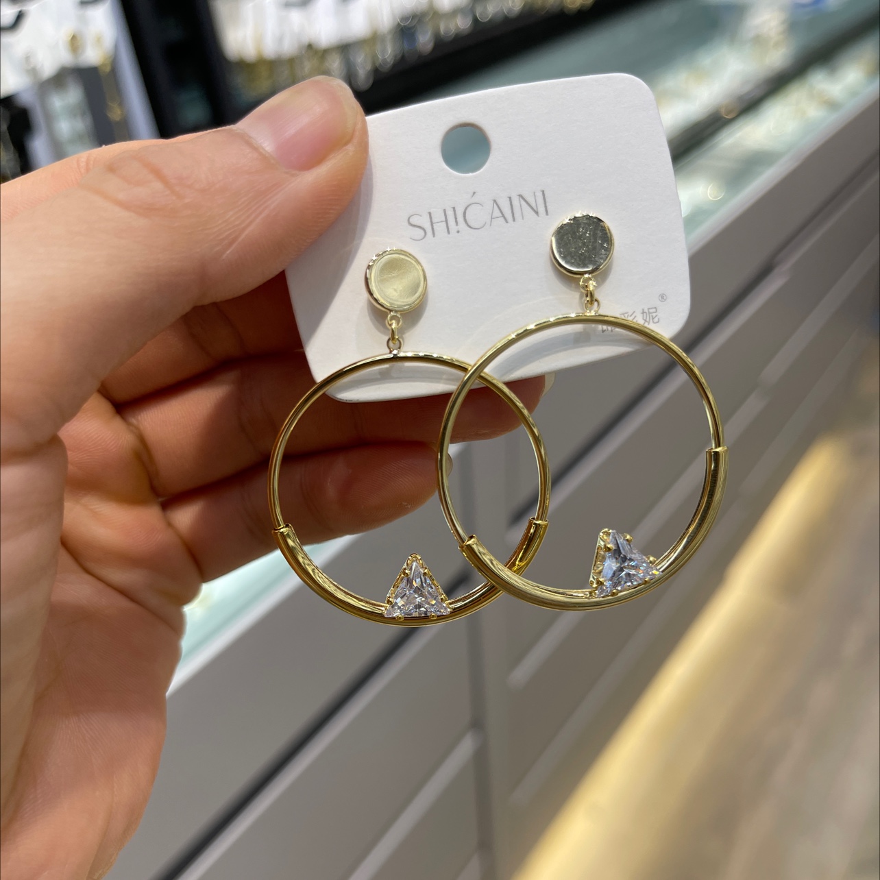 Round temperament earrings