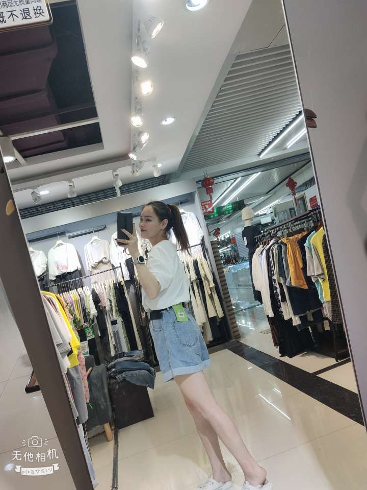 欧版小白T产品图