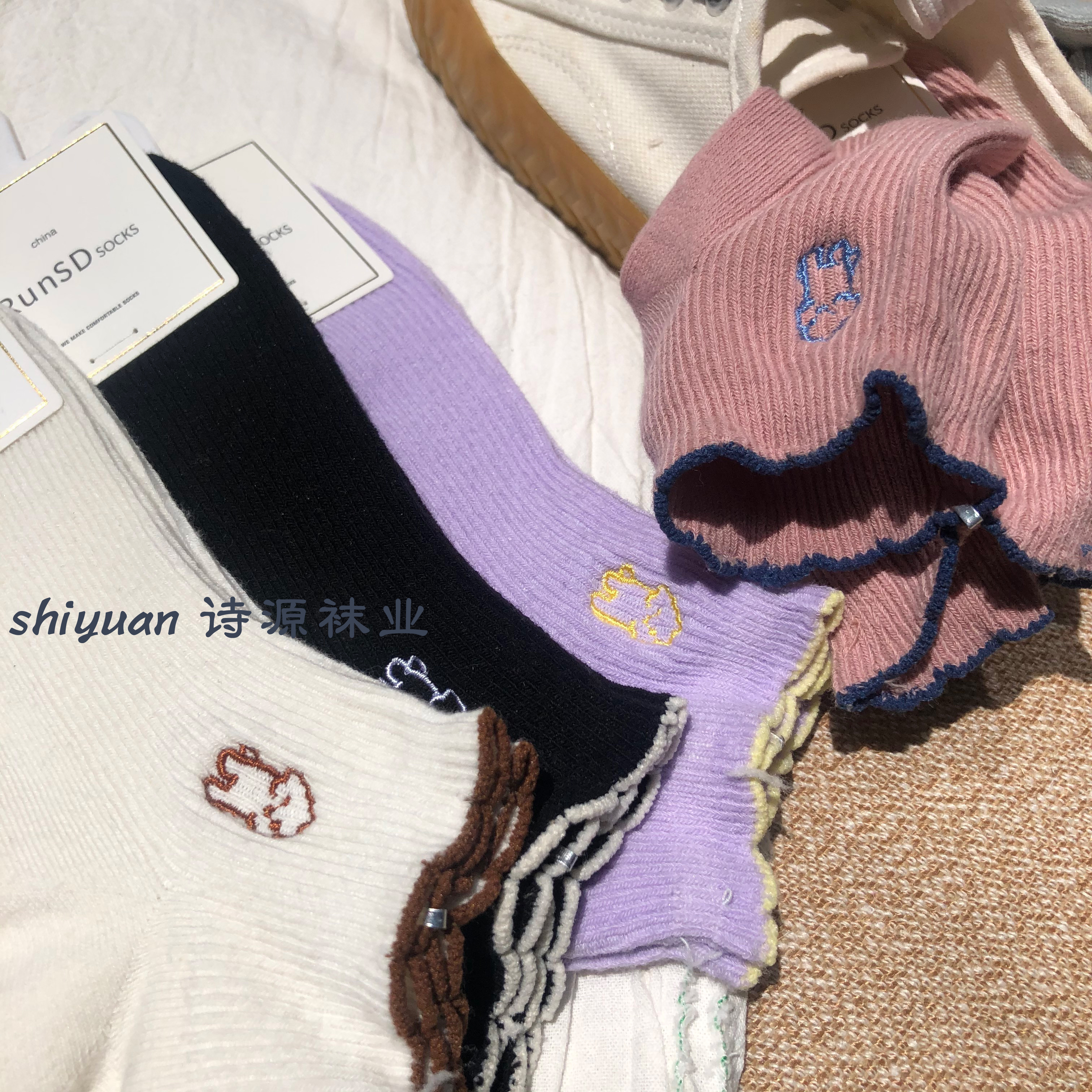 The 2021 season Korean-style lace, simple and versatile campus new double-needle boat socks with embroidery Item Picture