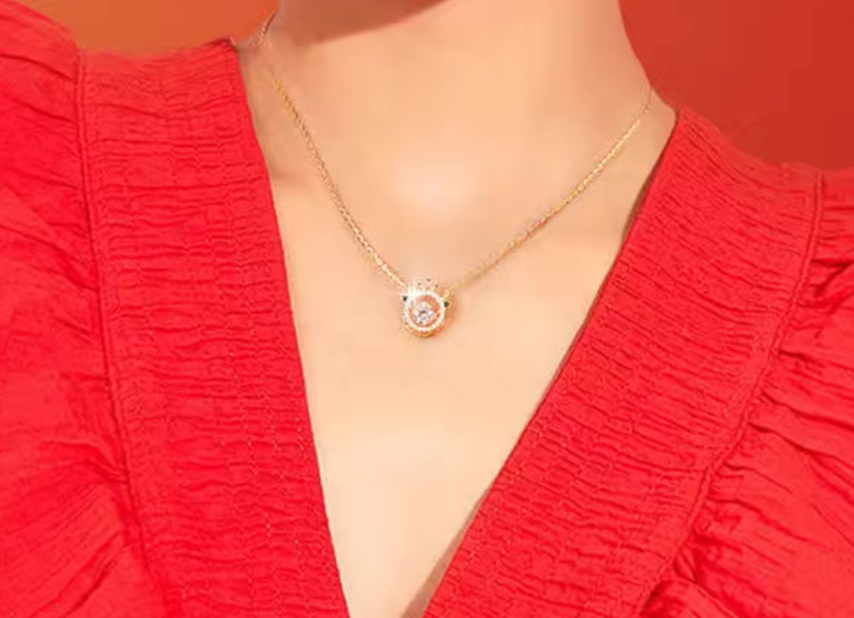 001 Women's necklace, simple style collarbone neck chain, French light luxury niche new product, exquisite pendant Application Scenario