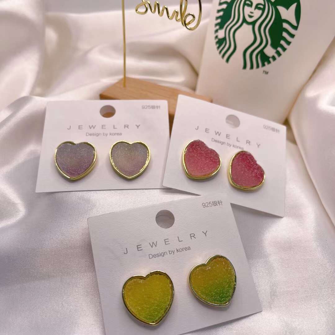 Stud earrings D24