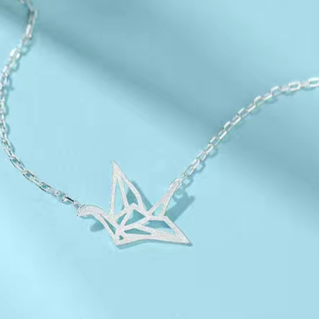 017 Women's necklace: Simple style collarbone necklace, French light luxury niche new product, exquisite pendant