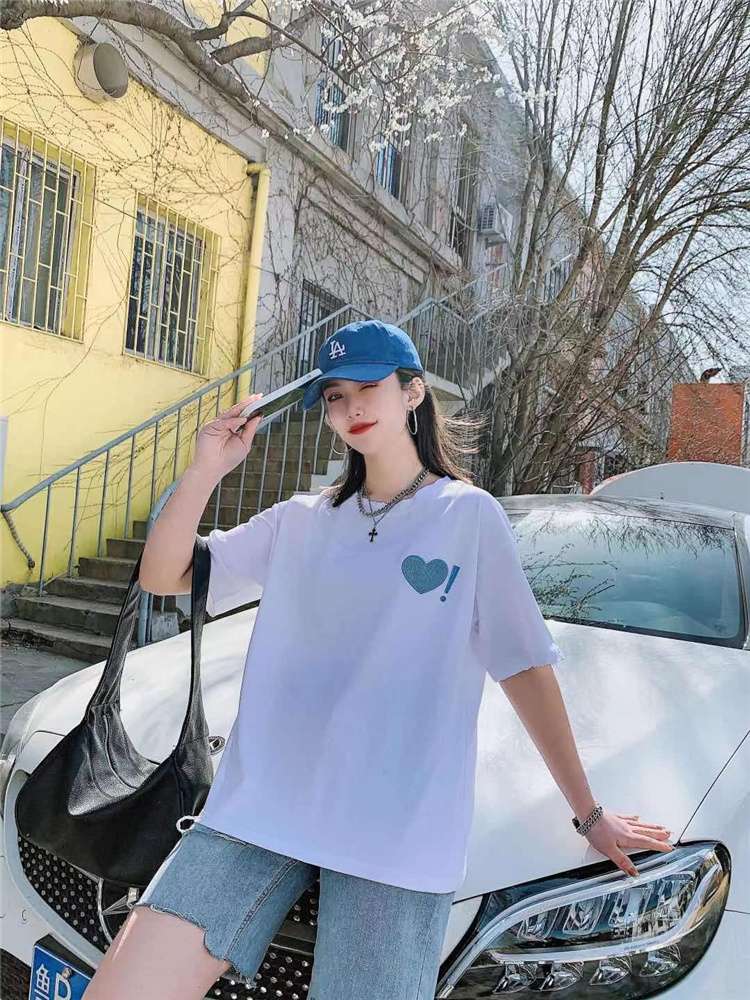 AMD- 2021 Short-sleeved T-shirt with a heart, stylish, loose and trendy T-shirt top, white 5Q2127502 details Picture