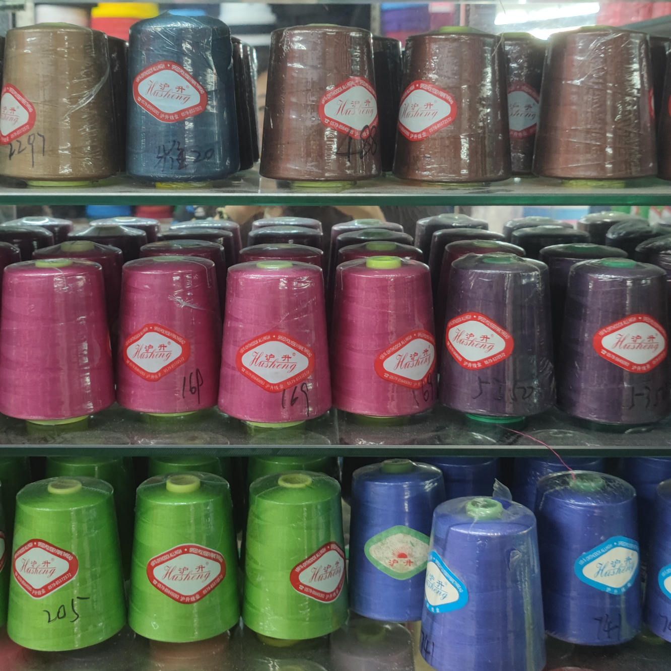 厂家直销，高速涤纶线，缝纫线，平车线，来样定做8000码各种规格型号颜色