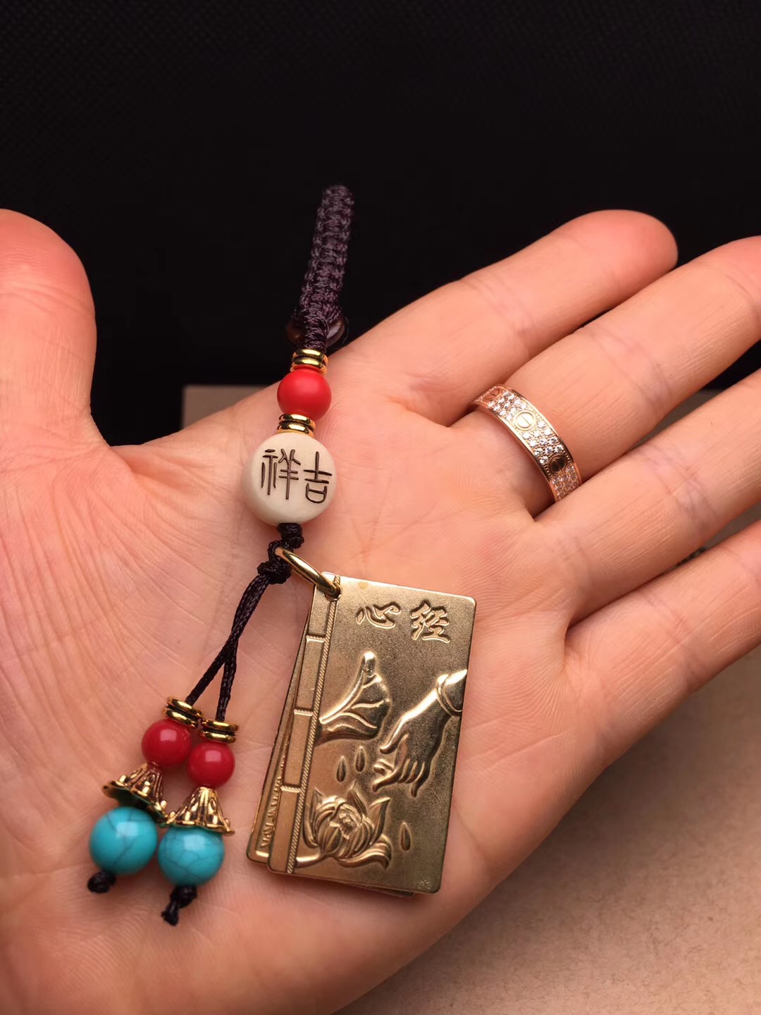 Copper keychain - scripture plate Application Scenario