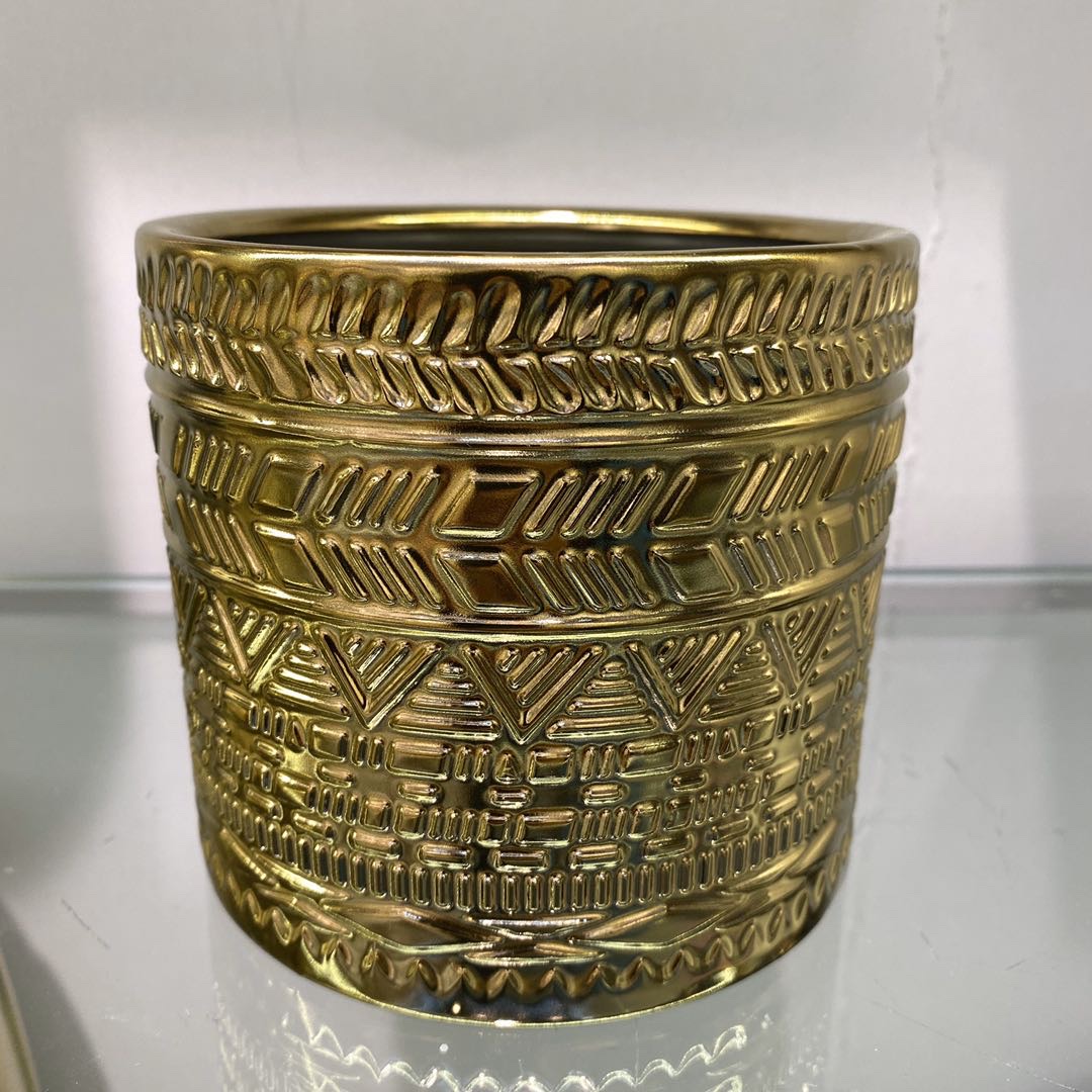 Simulated potted plants, ceramic flowerpots, electroplated gold flowerpots, succulent flowerpots, ceramic handicrafts, living room decoration, home, European luxurious, fashionable and creative dry flower arrangement, simulated flowers, home decoration items, golden castle vases Item Picture